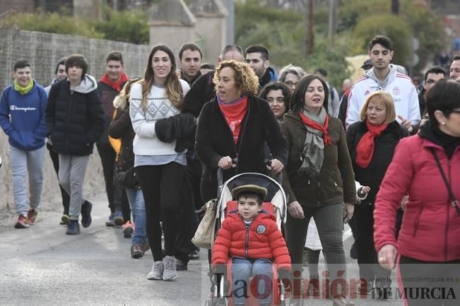 Los romeros acompañan a la Santa pese al frío.