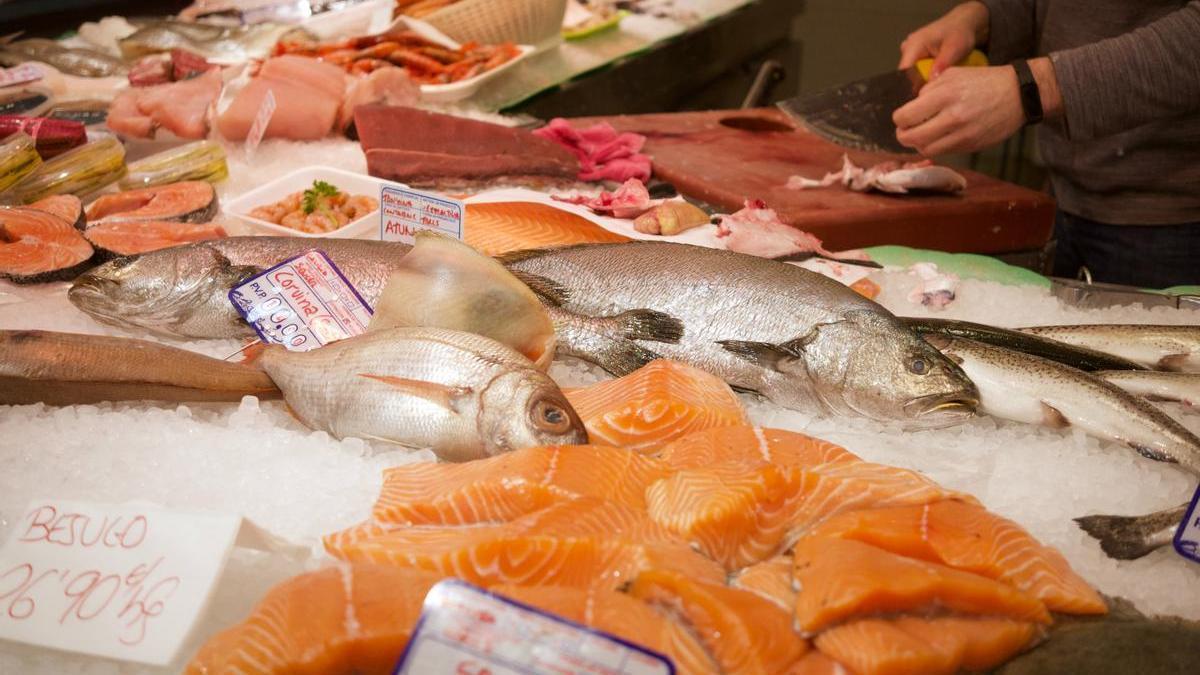 Una de las subidas destacadas es la de las rodajas de salmón fresco, que han pasado de 14,95 euros el kilo a 20,85 euros.