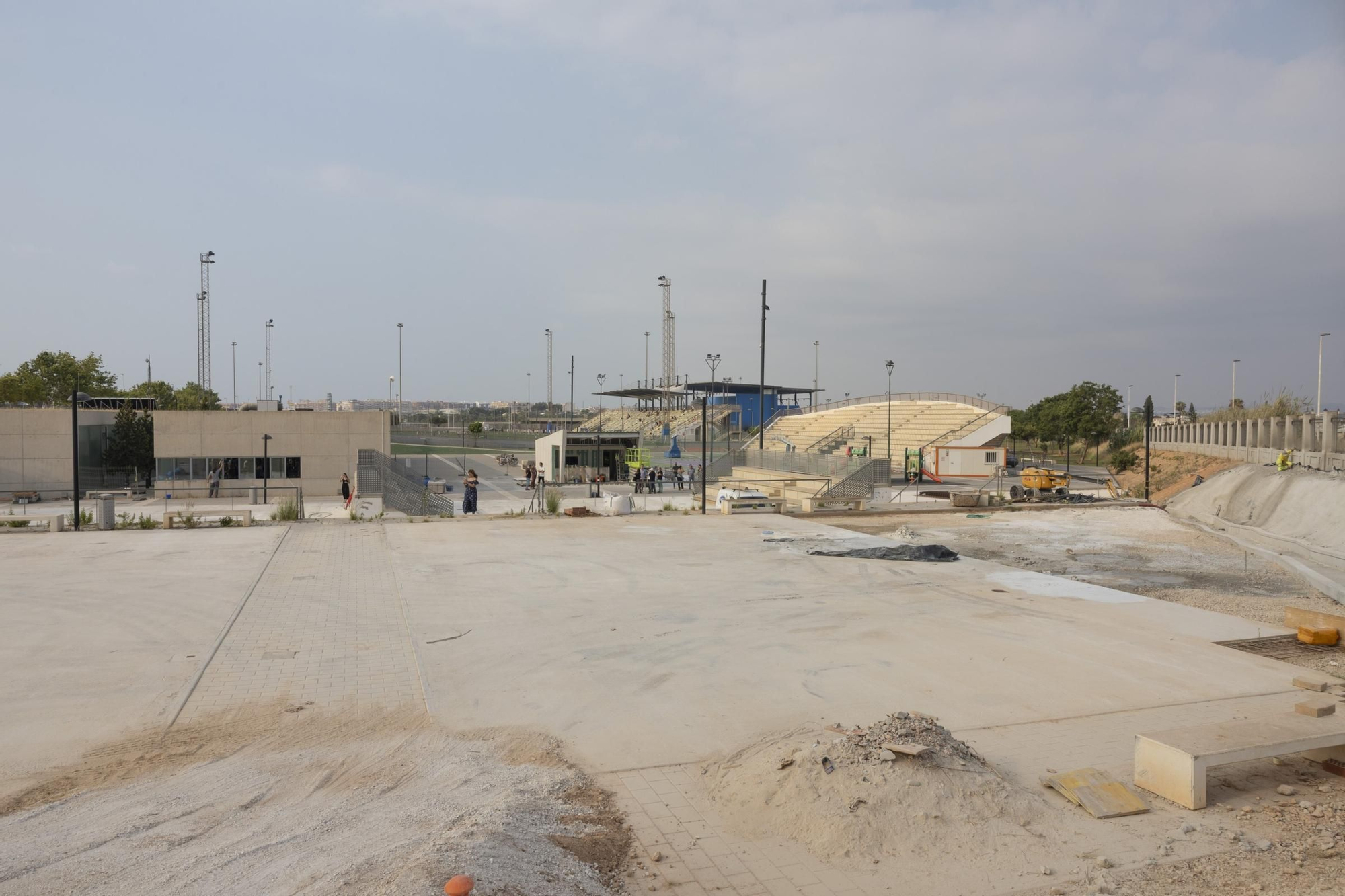 Visita a la rehabilitación de la zona de raquetas de la Ciudad Deportiva de Torrevieja