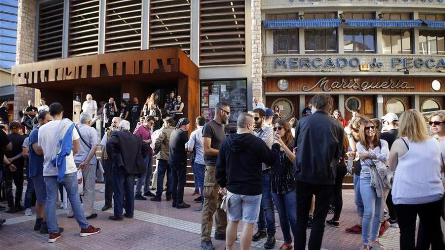 El debate pro referéndum de Zaragoza se traslada a la calle tras ser prohibido