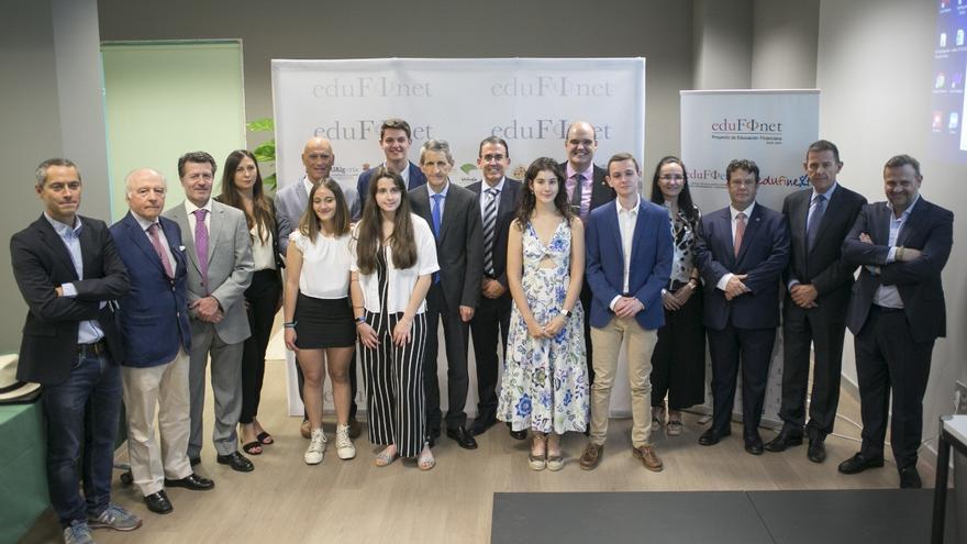 Alumnos de Granada y Sevilla vencen la final de la XIII Olimpiada Financiera del Proyecto Edufinet de Unicaja