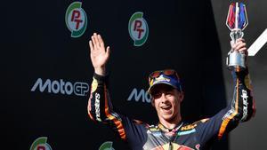 Pedro Acosta en el podio de la carrera del domingo en Tailandia