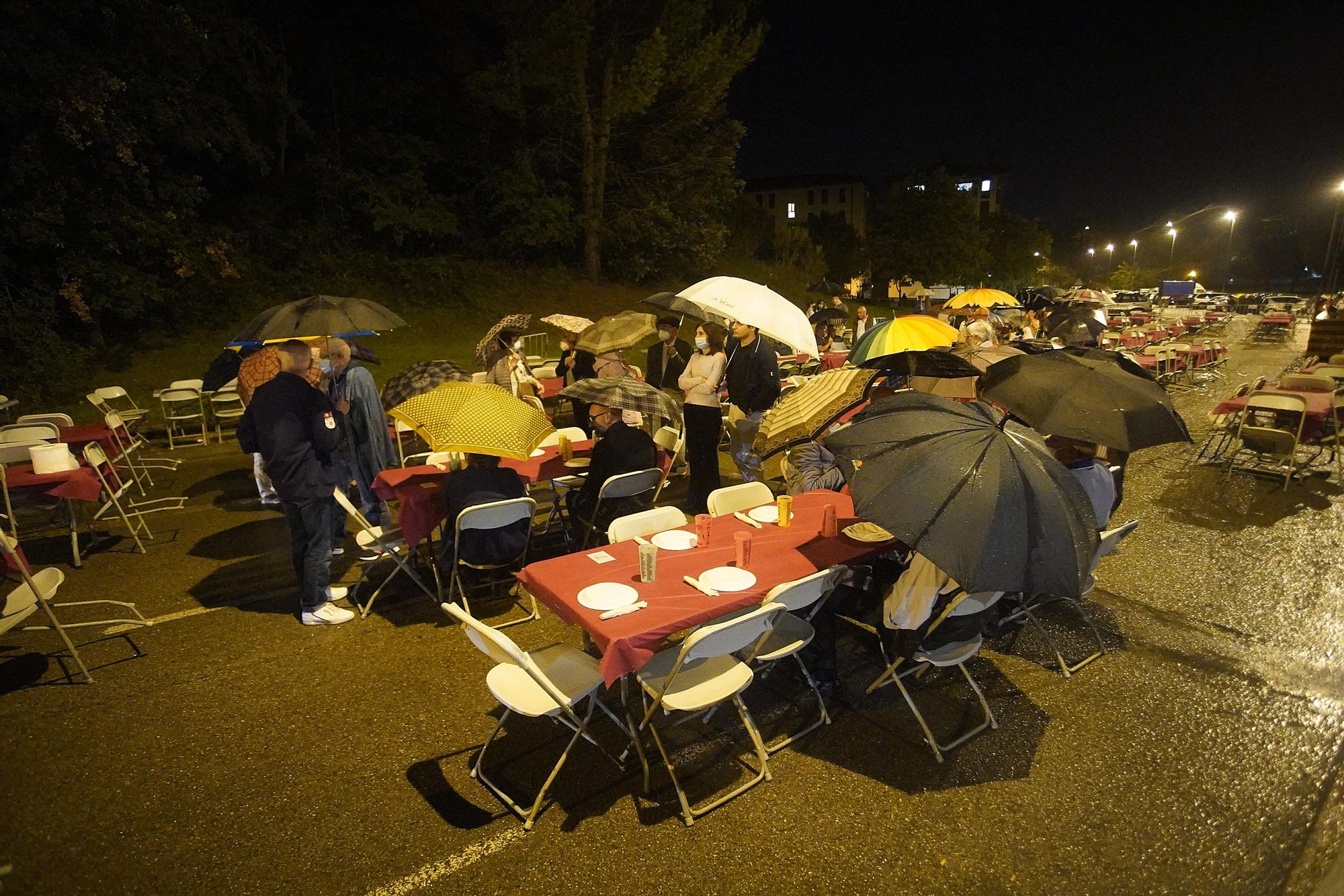 La pluja no impedeix el sopar de Palau