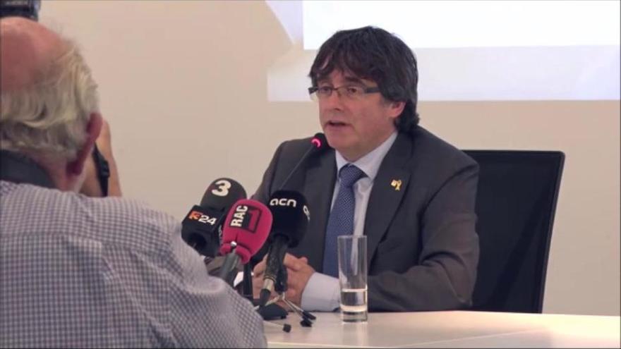 Carles Puigdemont diu que «són els ciutadans» qui poden demanar-li deixar l'escó però confia que el Parlament el «protegirà»