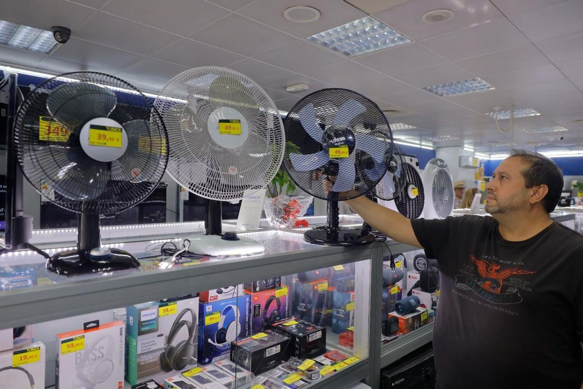 Una tienda de ventiladores en una imagen de archivo.