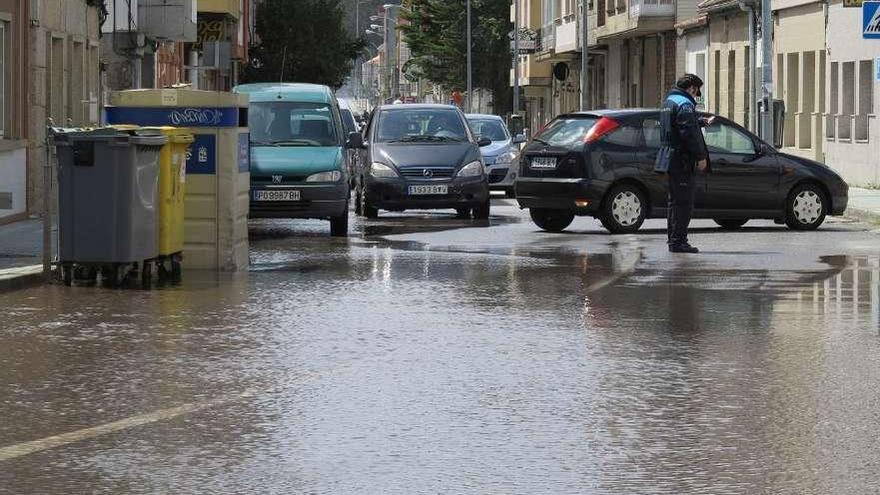 La carretera quedó completamente inundada.  // Muñiz