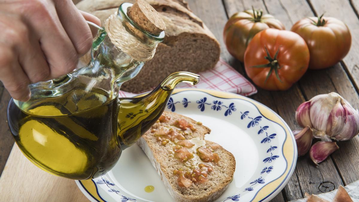 Pan con tomate, aceite y ajo.