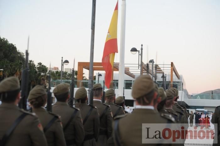 Arriado Solemne de Bandera en el puerto de Cartagena