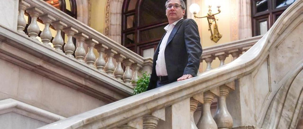 Gary Marcus, experto en IA en el auditorio del Parlament de Catalunya.