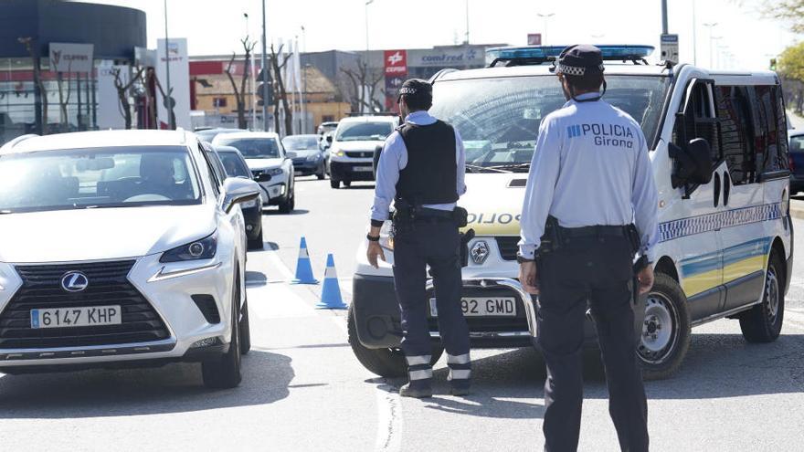 Un control de la policia de Girona a Mas Xirgu.