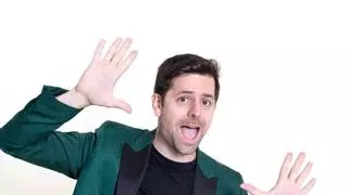Carlos Gata lleva su humor sobre el tren de Extremadura a Badajoz