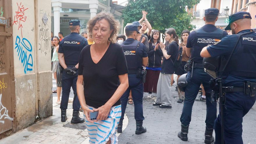&quot;Esperaba un acuerdo bien escrito y como Dios manda&quot;: la mujer acosada por un fondo buitre espera una negociación