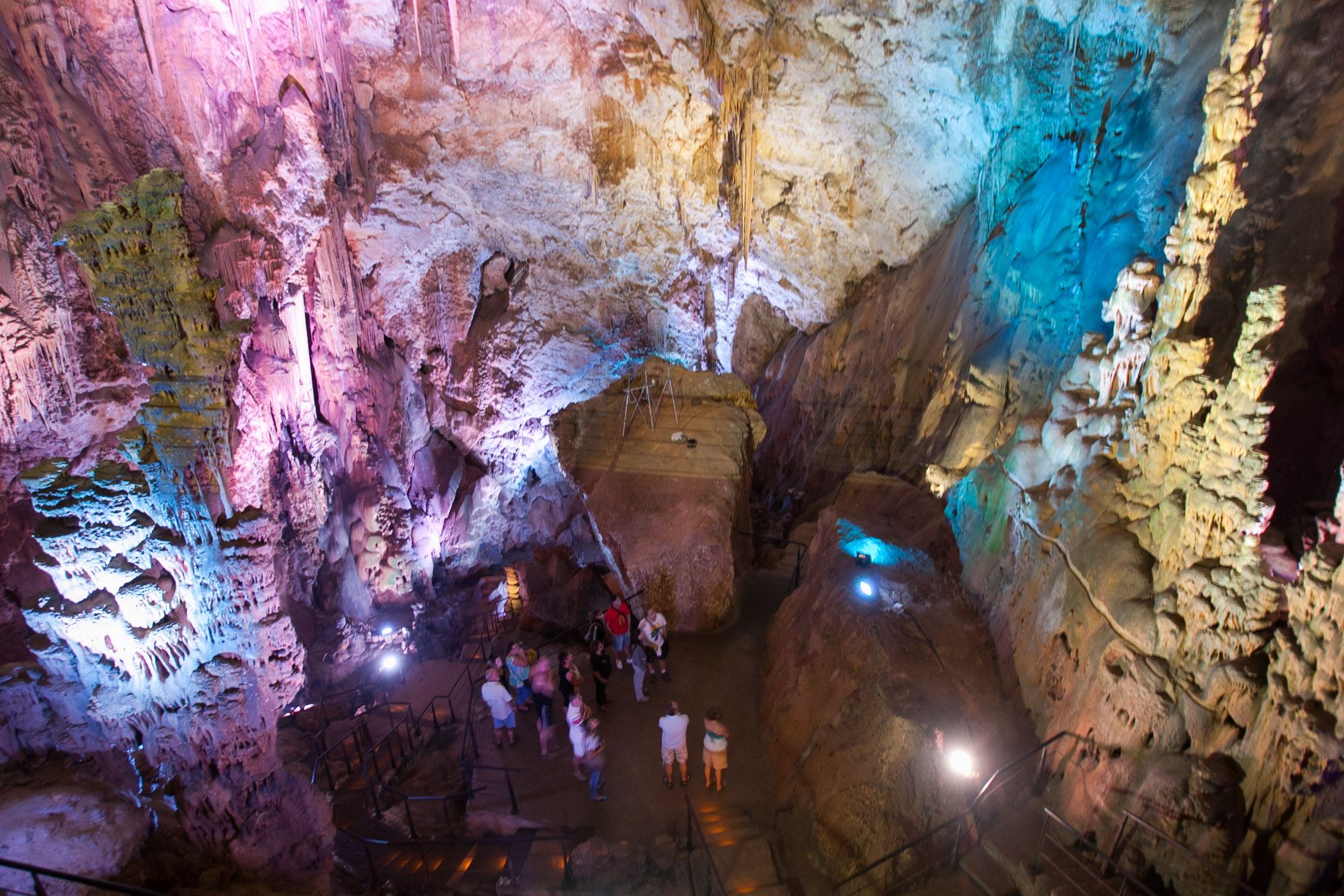 Cuevas del Canelobre, un tesoro en la provincia de Alicante