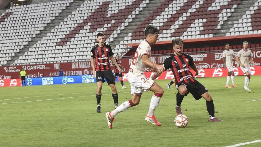 El Real Murcia supera al Cotillas entre sobresaltos