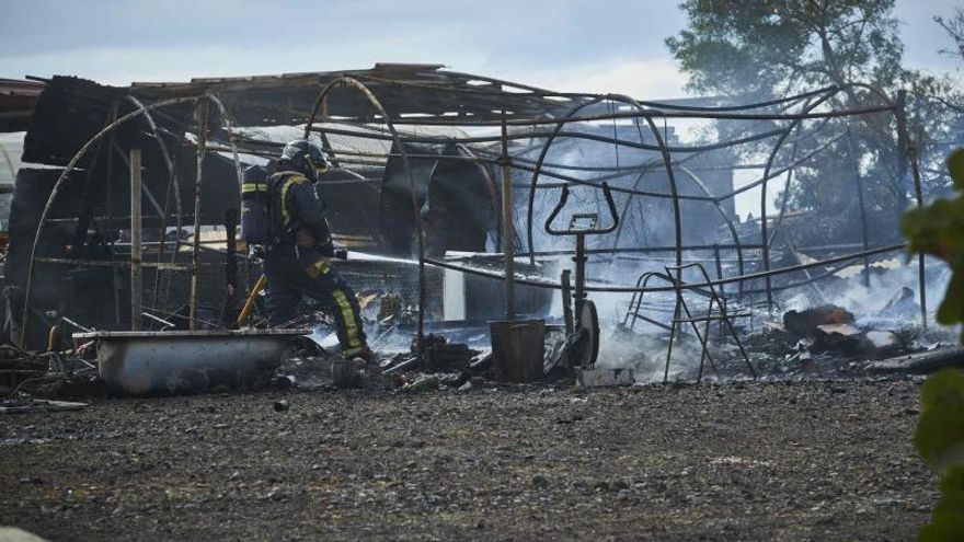 A fire in some booths causes three cylinder explosions in Tenerife