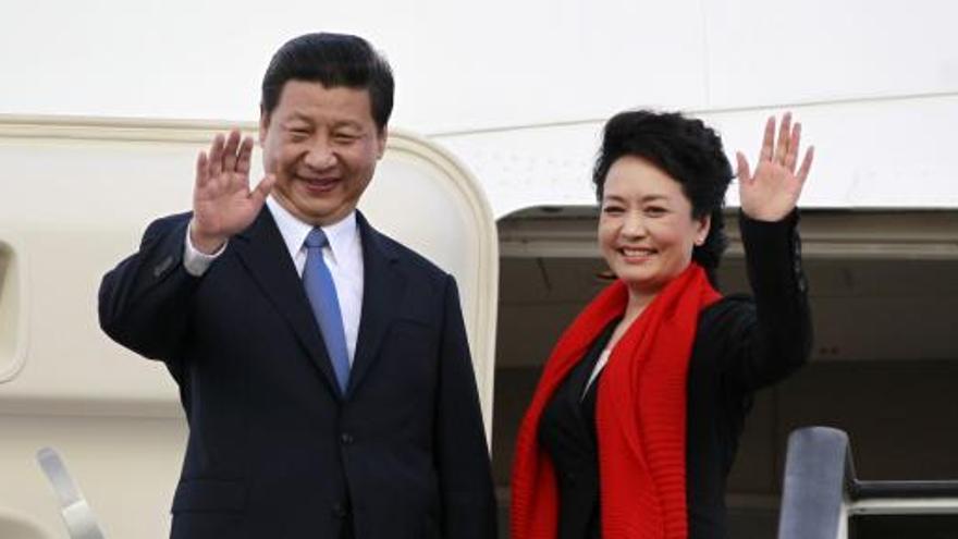 El presidente chino Xi Jinping junto a su mujer.