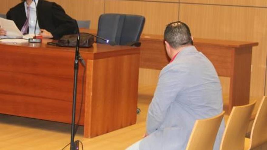 El estafador reincidente durante el juicio en la Audiencia de València.