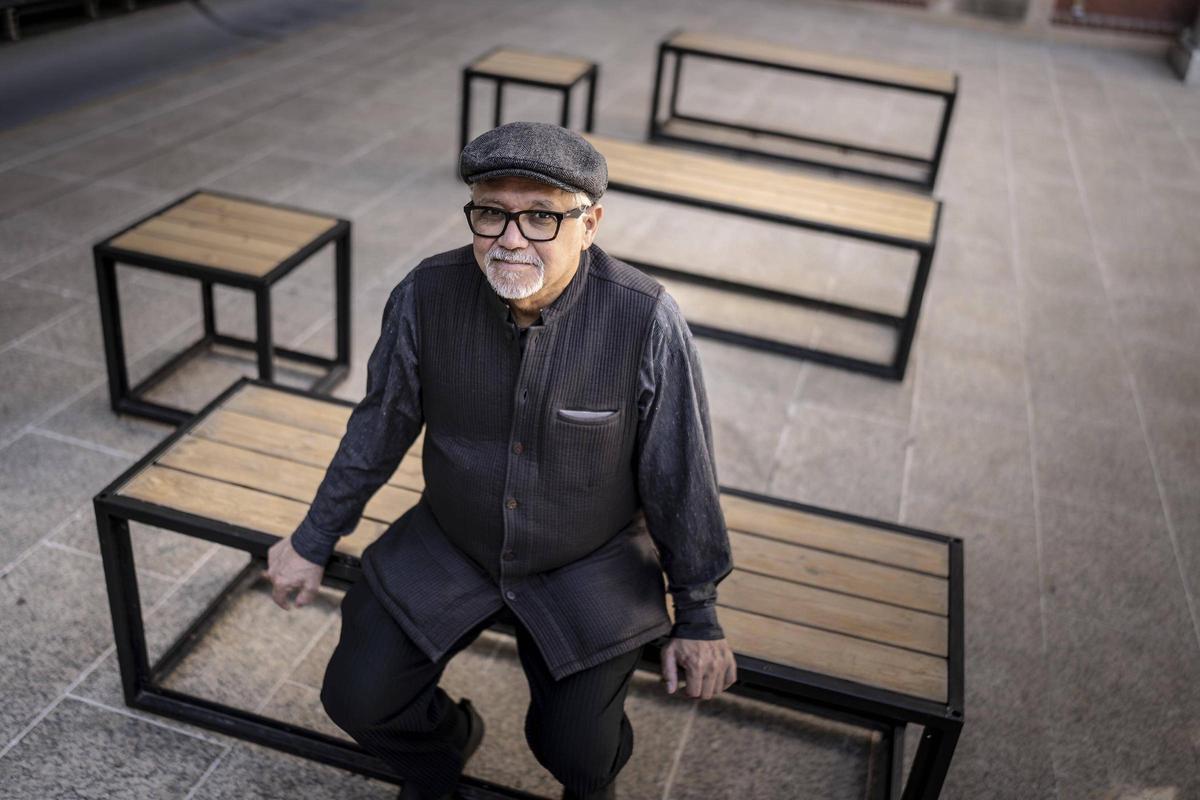 Amitav Ghosh, retratado en Barcelona.