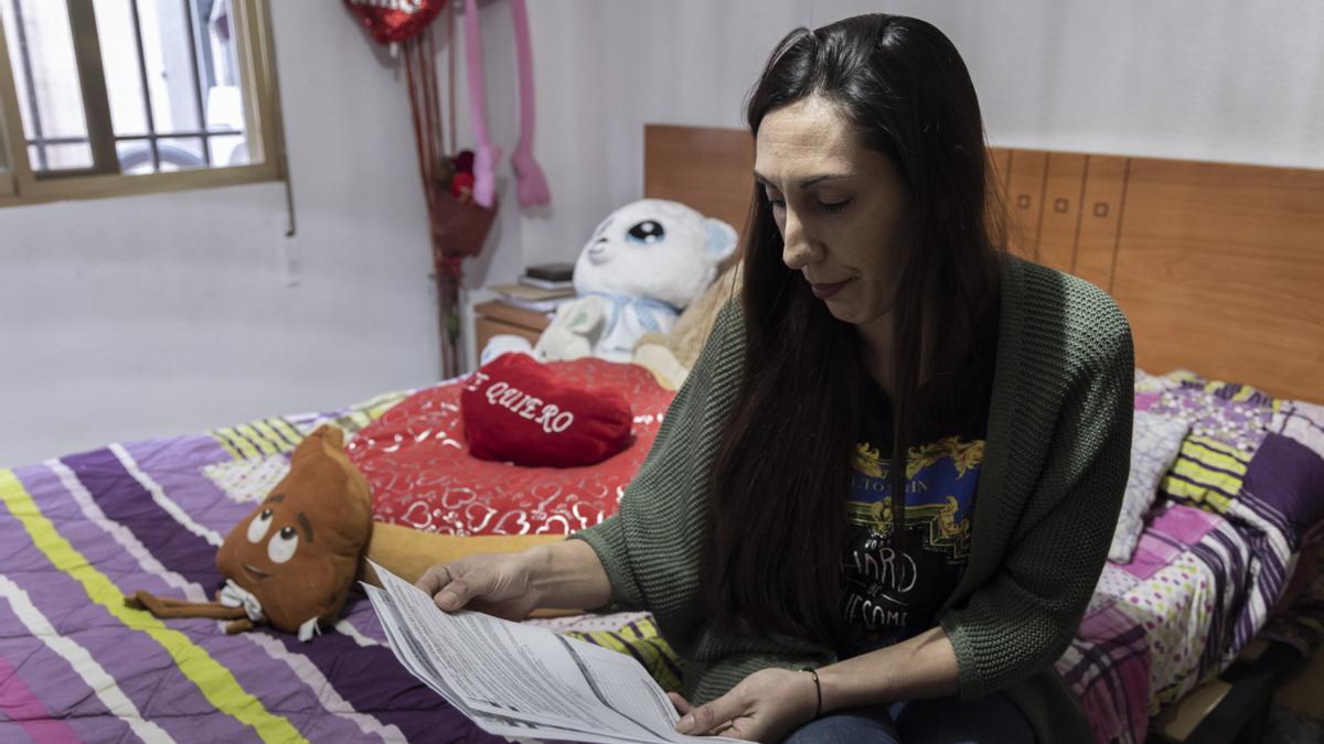 Una madre soltera espera desde hace meses una vivienda de la administracion