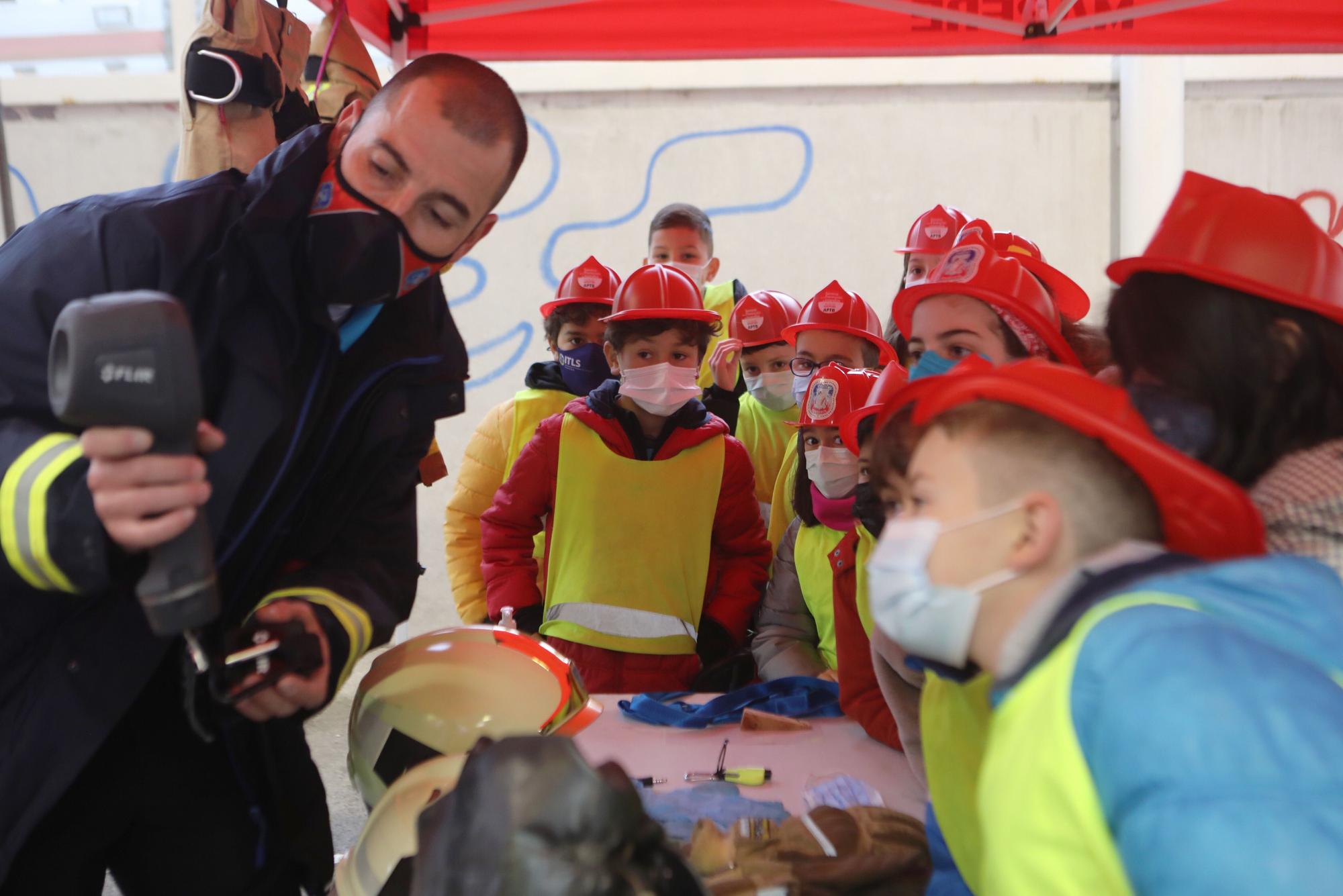 La "Patrulla Canina" del Veneranda Manzano se impone al fuego y los malos humos