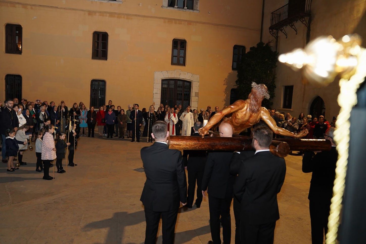 Las imágenes del traslado del Cristo Yacente de Gandia