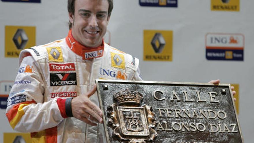 Fernando Alonso da el nombre a una calle de Oviedo