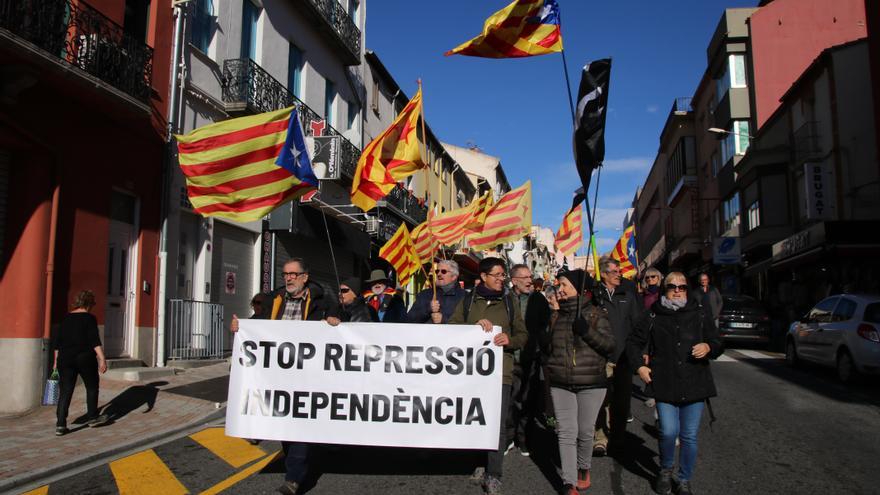 Unes 250 persones marxen del Pertús a la Jonquera tres anys després del tall a l&#039;AP-7 per la sentència del procés