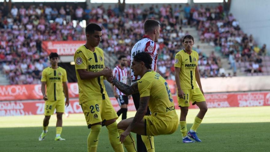 La crónica | El árbitro impide al Villarreal B en Zamora seguir soñando con el ascenso a Segunda (2-0)