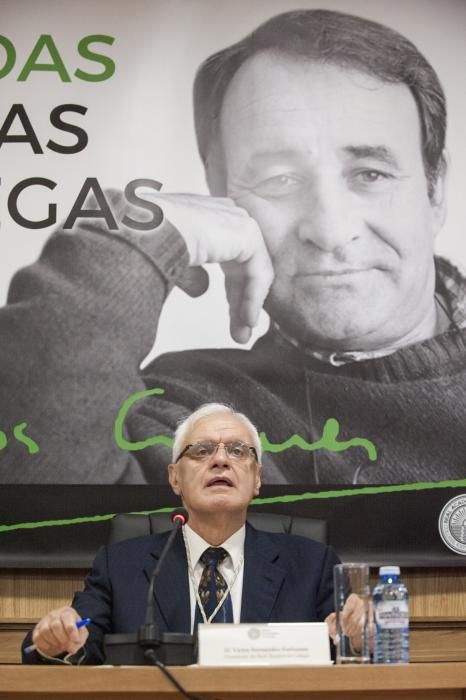 La institución rinde homenaje a Carlos Casares en una sesión extraordinaria celebrada en la localidad donde creció el escritor