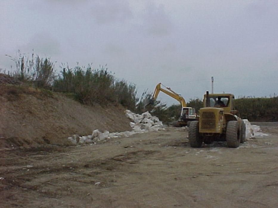 Obras de limpieza y mejora del río Campanillas en 1999.