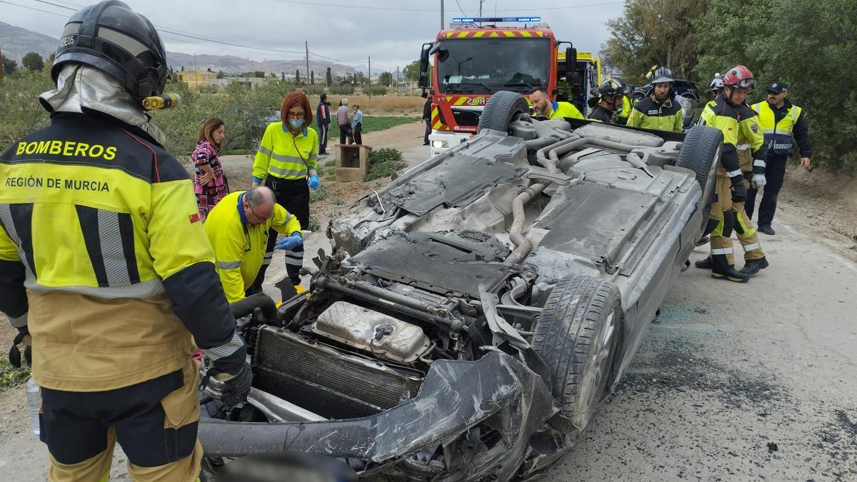 Vehículo accidentado en El Campillo, Lorca.