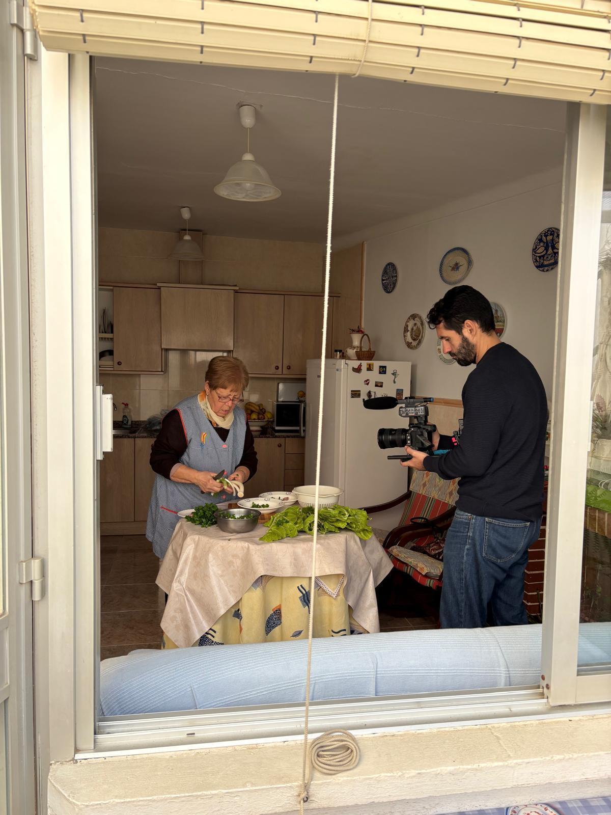 El equipo de la película escogió a personas anónimas para explicar las recetas.