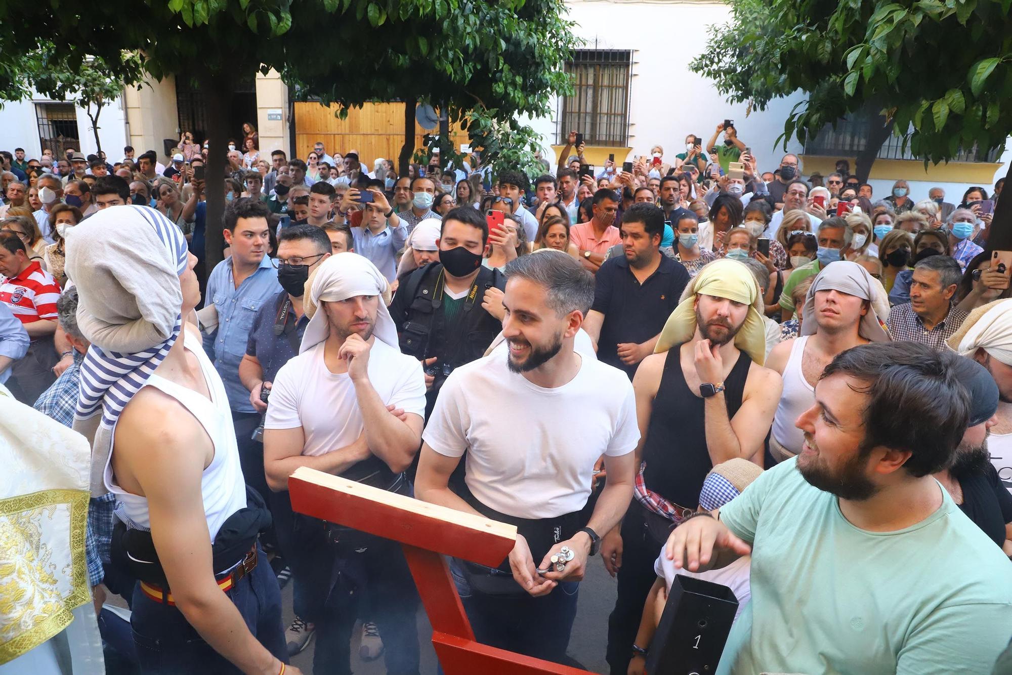 San Rafael procesiona por las calles de Córdoba