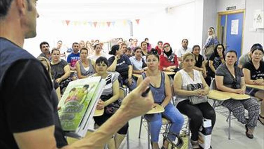 Las familias esperan cobrar el ‘Xarxa’ antes de la ‘vuelta al cole’