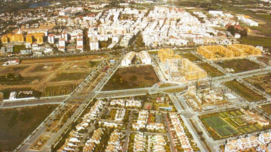 Vista aérea de San Pedro Alcántara a finales de la década de 1990.