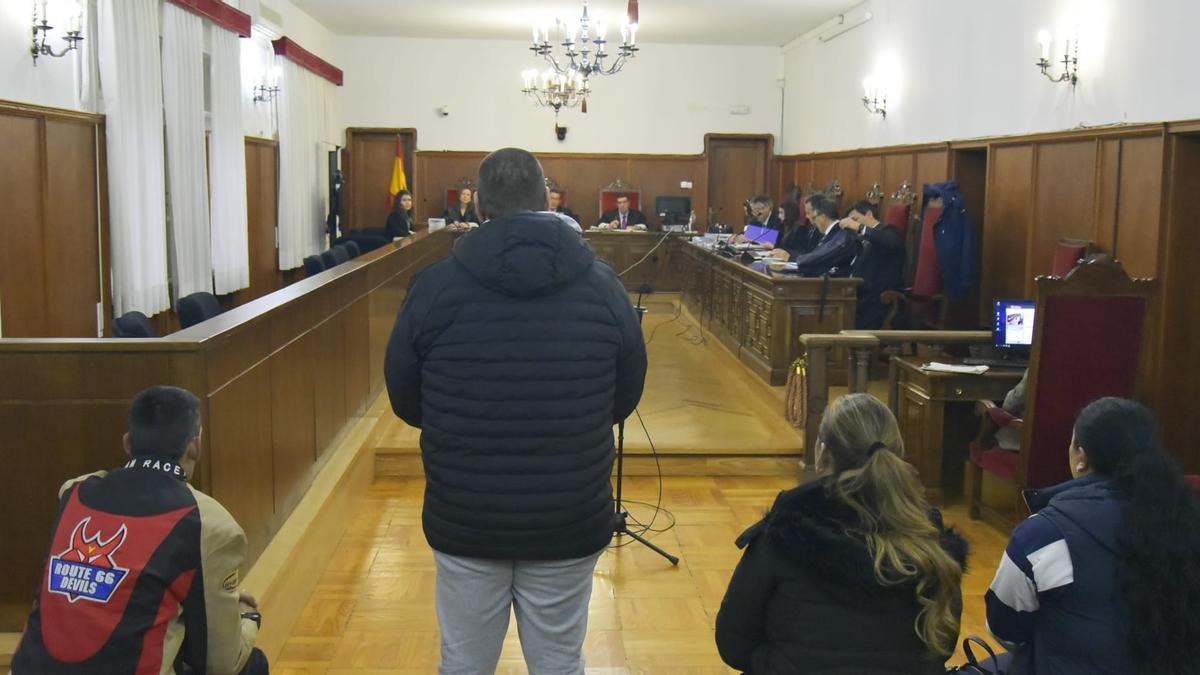 Los cuatro acusados, este jueves, durante el juicio en la Audiencia Provincial de Badajoz.