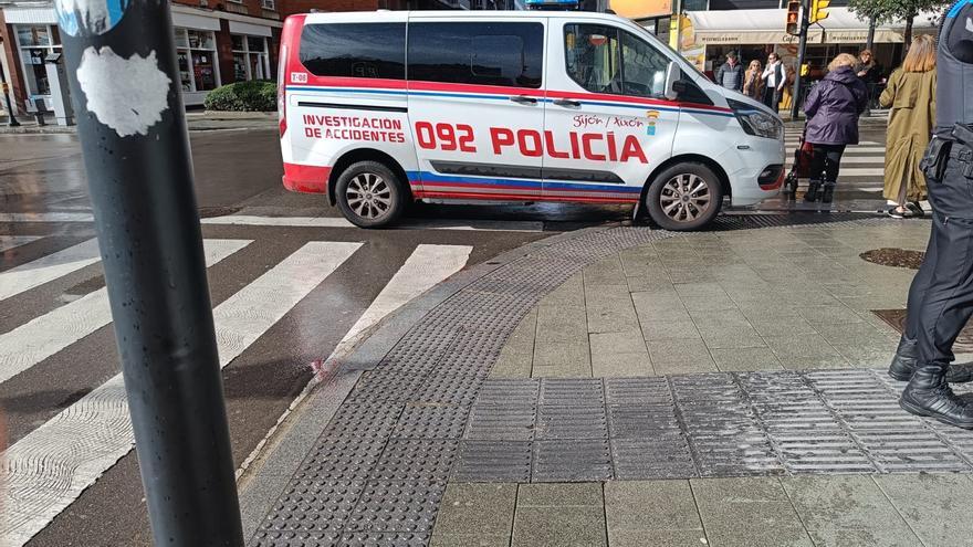 Herida una octogenaria en Gijón al ser arrollada por un hombre en patinete