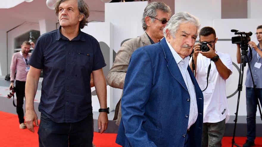 El director de cine serbio, Emir Kusturica y  Mújica