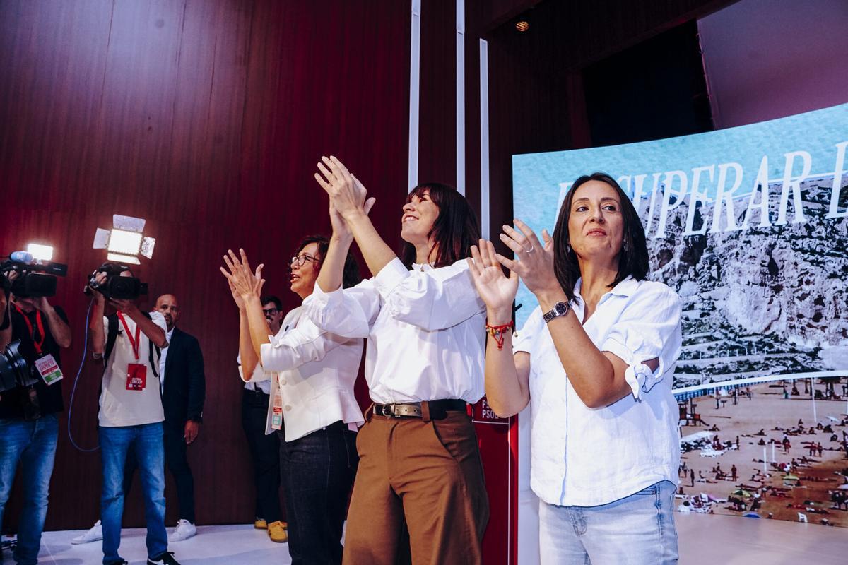 La ministra y candidata socialista en la Comunidad Valenciana, Diana Morant (centro) y la secretaria de Organización del PSOE, Rebeca Torró, el pasado sábado en un acto en Alicante.