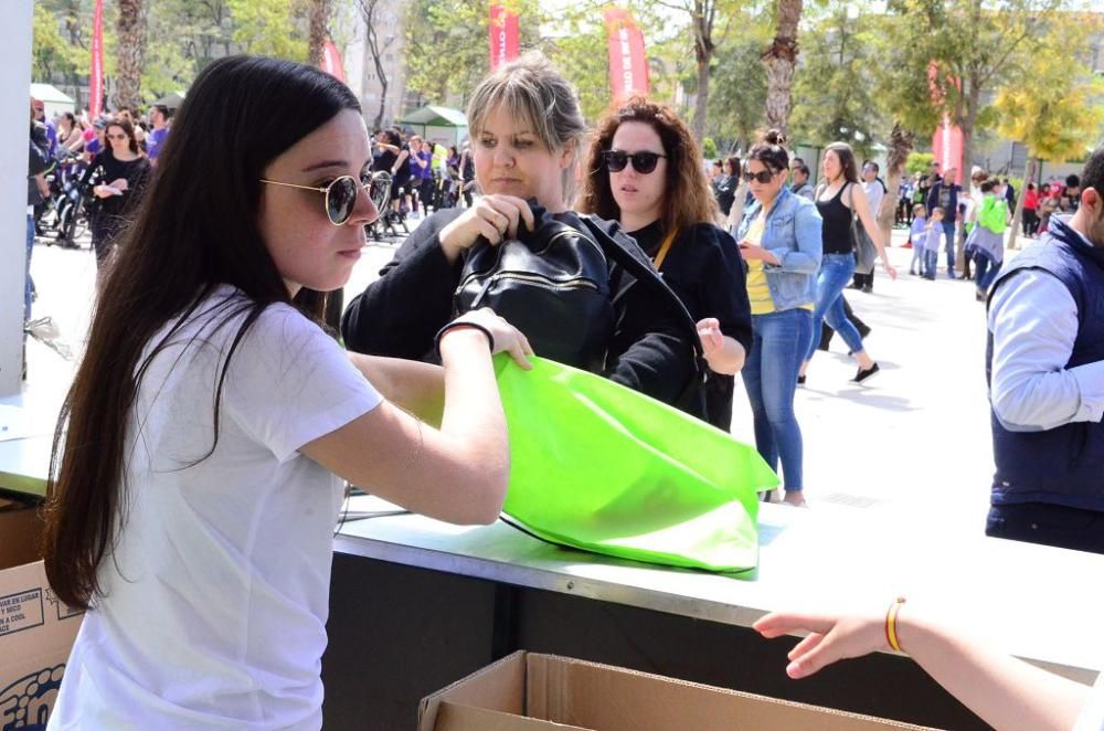 Entrega de dorsales de la III Carrera de la Mujer