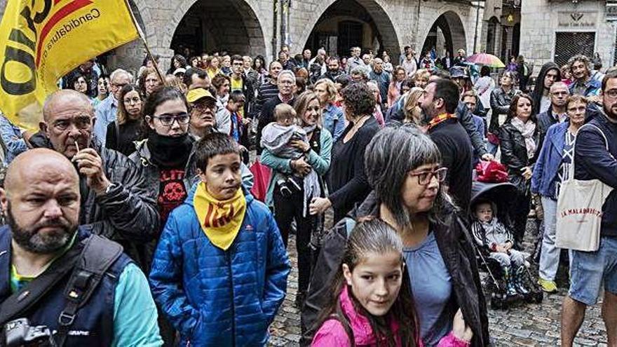 La plaça del Vi demana la «llibertat dels presos» i el «retorn dels exiliats»