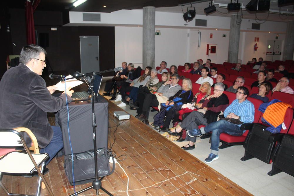 Martí Dacosta exposa els 10 anys d’«El retrovisor»