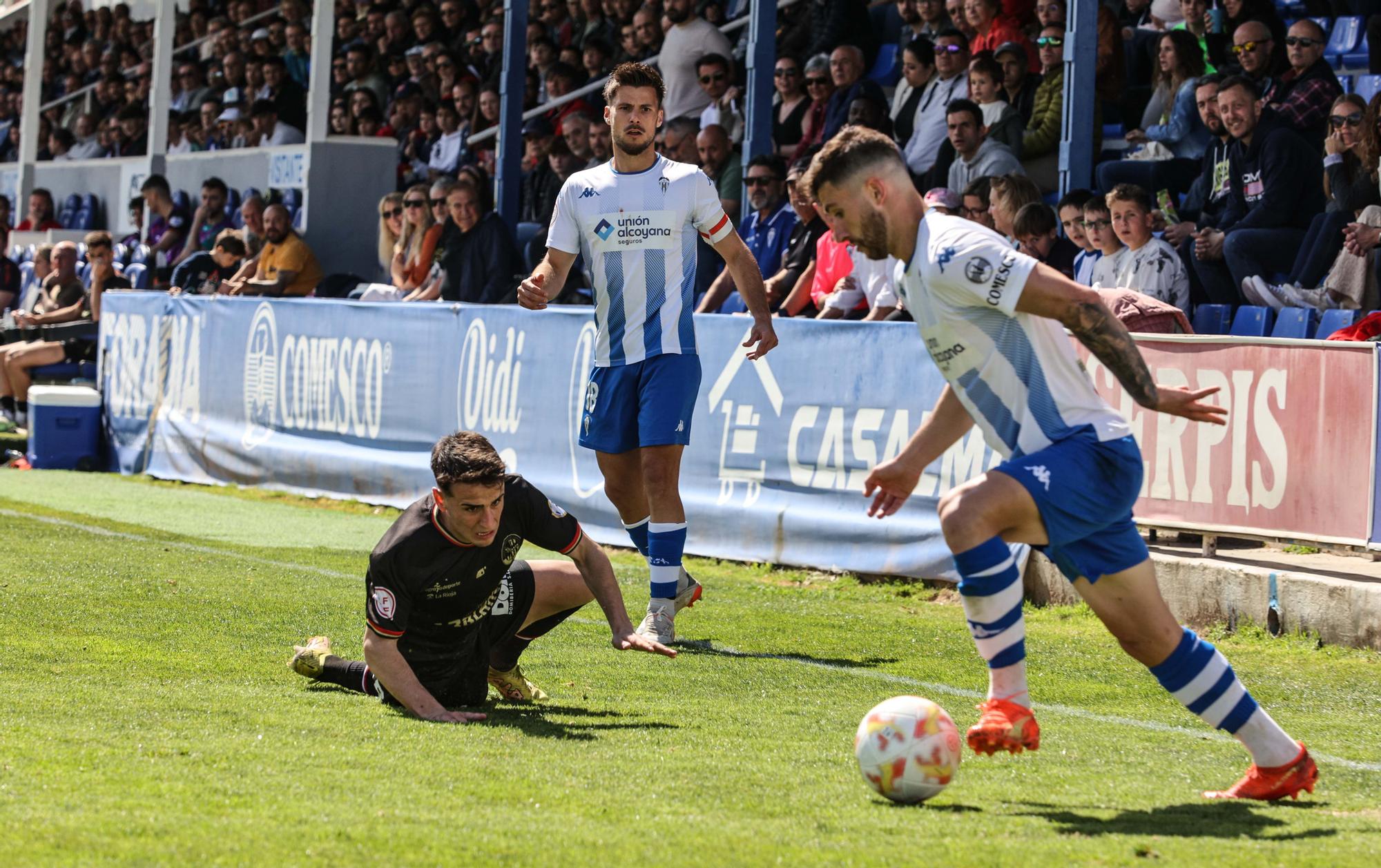 El Alcoyano se aleja del peligro (2-0)