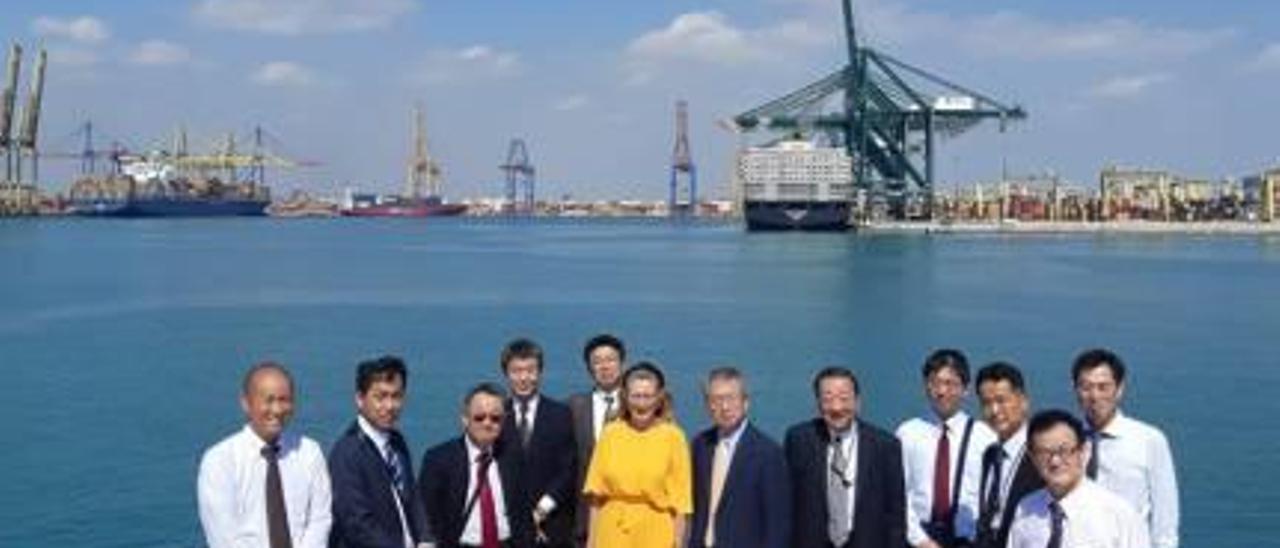 La delegación nipona durante su visita a Valenciaport.