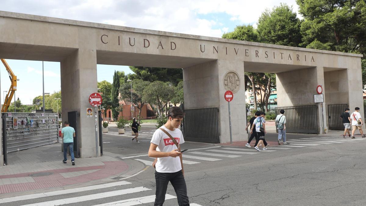 La entrada de la Ciudad Universitaria de Zaragoza.