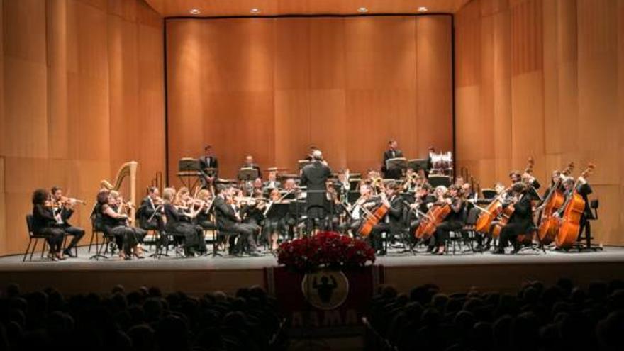 La St. George Symphony Orchestra durante el concierto de Año Nuevo.