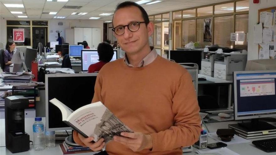 El periodista Francisco Expósito recoge la historia local del siglo XX