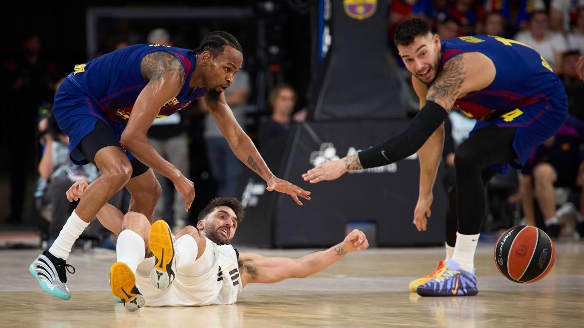 Kevin Punter, Facundo Campazzo y Willy Hernangómez, durante el último Clásico de Euroliga