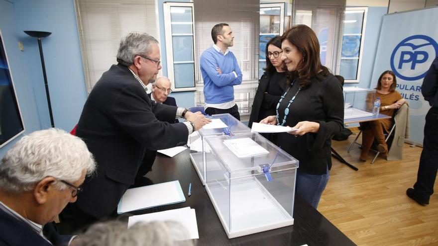 Carmen Maniega, durante la votación a la presidencia regional del PP