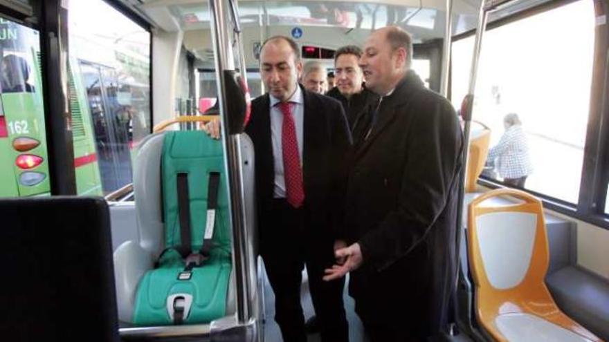 Los nuevos autobuses se presentaron ayer.